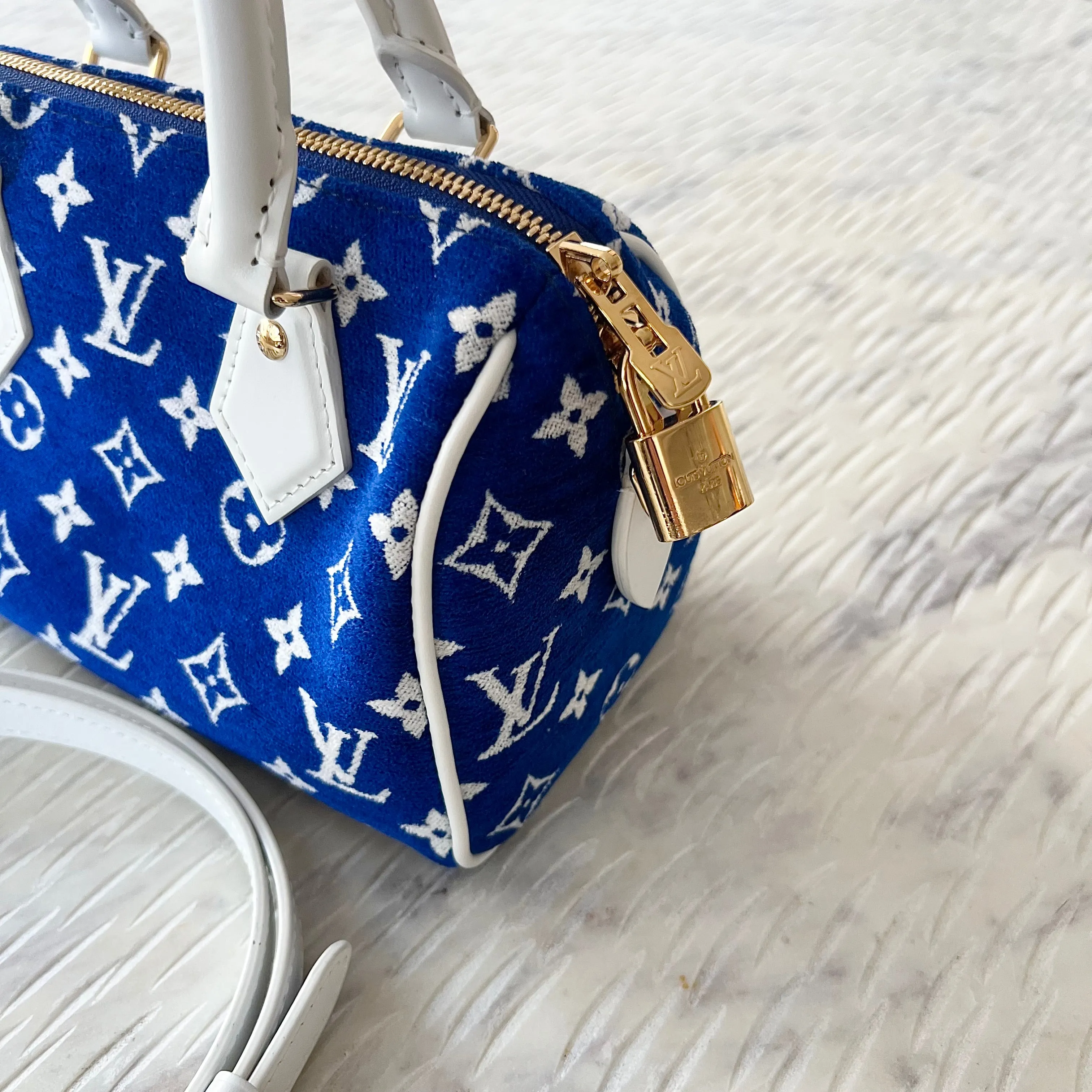 Louis Vuitton Speedy Bandoulière 20