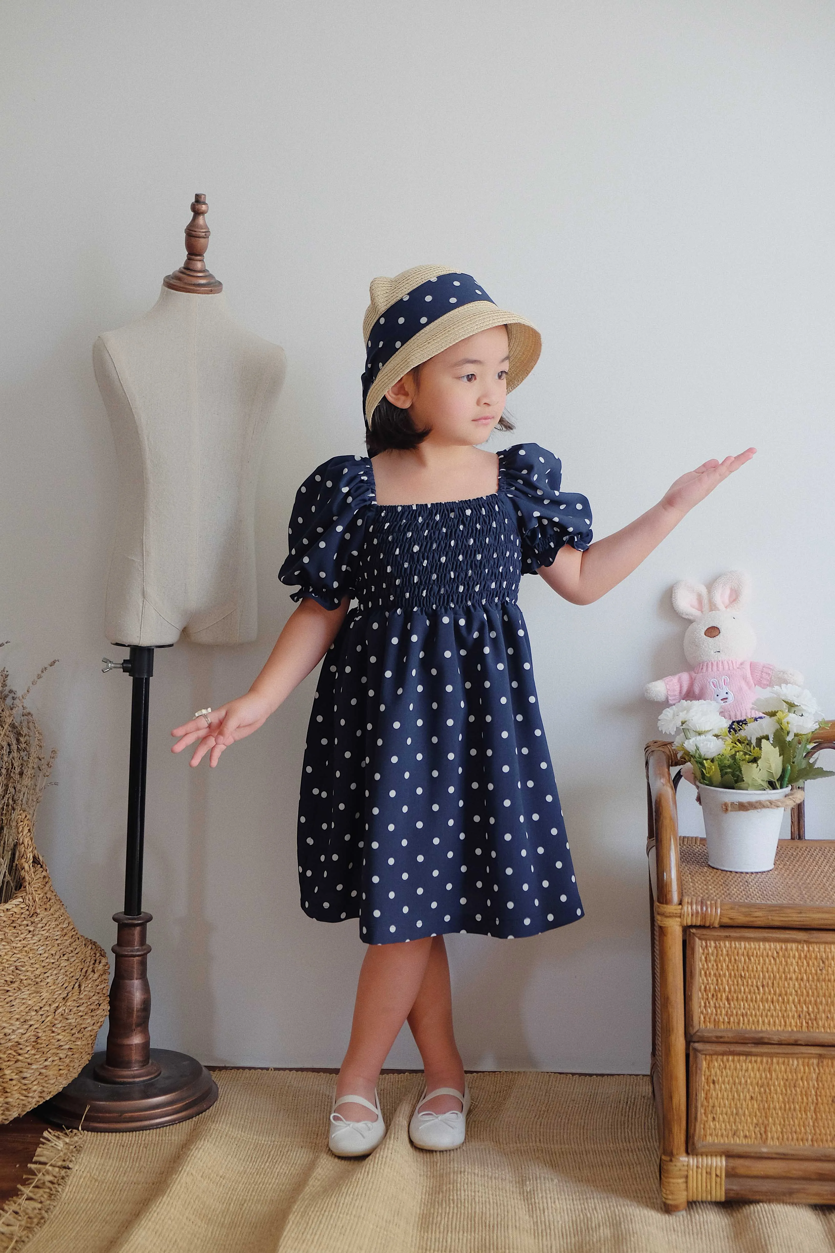 Victoria kids - Navy blue polka